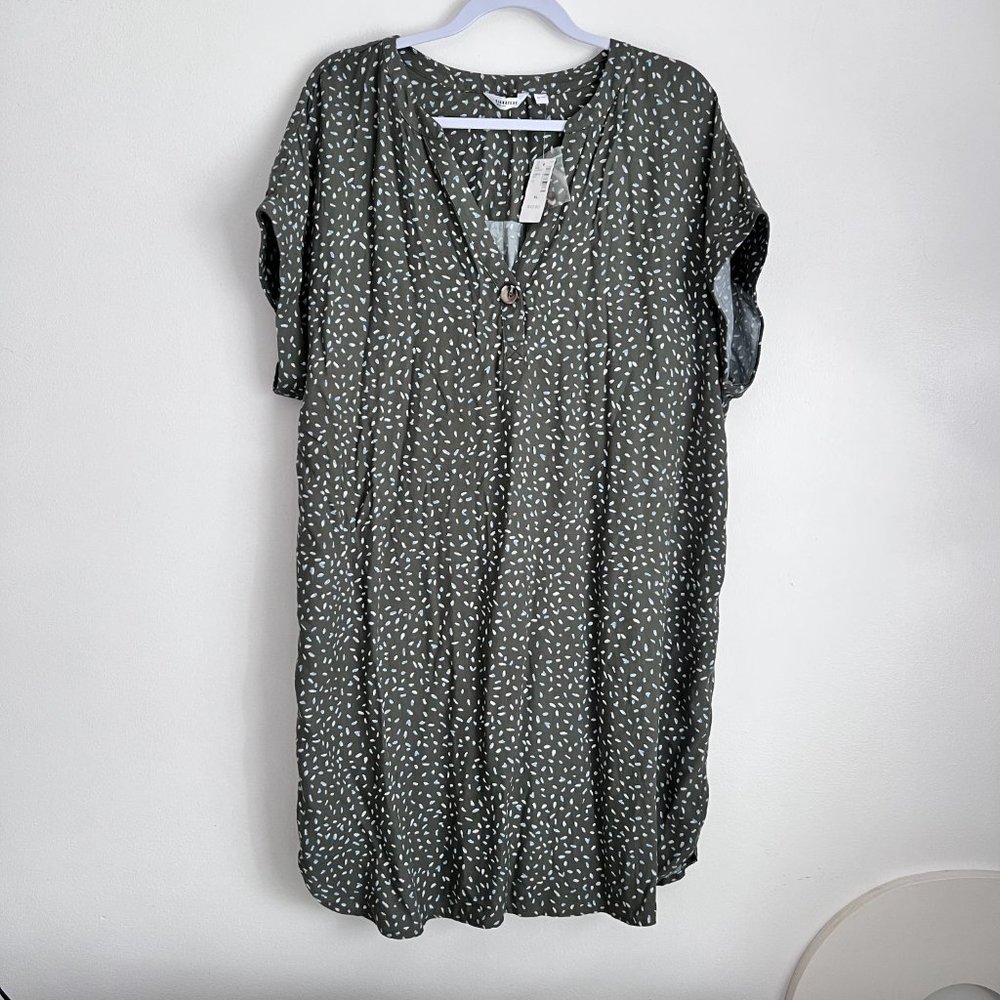 Short-Sleeve Loose Dress with Split Neckline XL